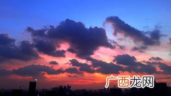 火红火红类似的词语,火红火红类似的成语？