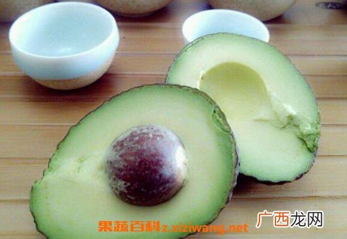 牛油果怎样才算熟,牛油果生吃什么味道？