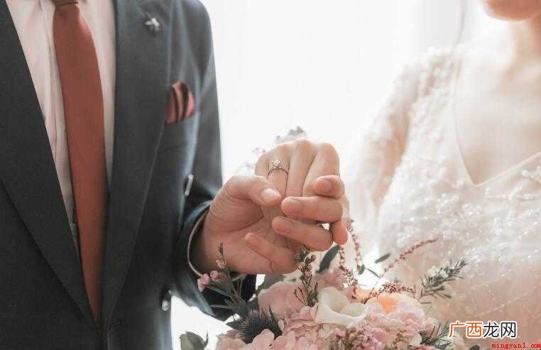 纸婚指结婚的纪念日,在不同的国家,布婚的意义不同 纸婚是几年