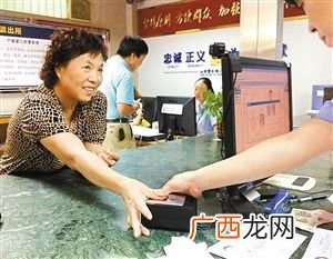 身份证到期换证需要什么材料,上海2021年身份证到期换证流程？