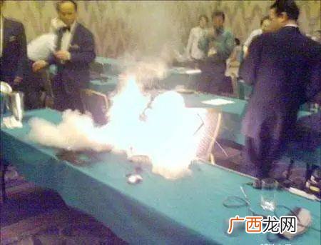 电脑着火了怎么办,简答题，现在高校很多大学生都有自己的电脑，简述当电脑着火之后，该怎么办？