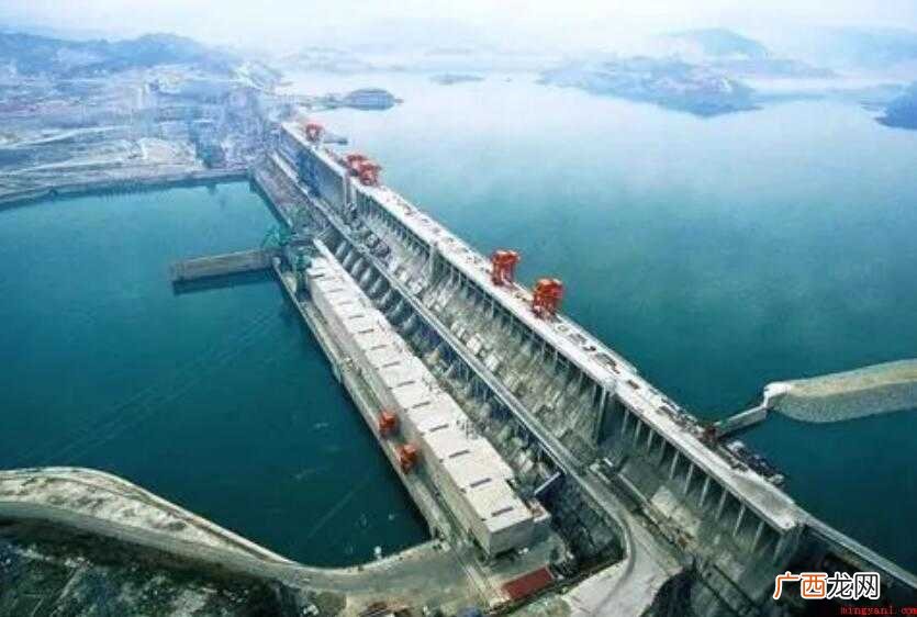 三峡大坝是什么时候建成的