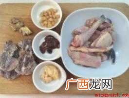 墨鱼炖鸡的做法是什么