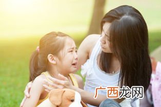 表姐的孩子应该叫什么,我妈妈的姐姐的子女我应该如何称呼呢?是堂兄弟亲一点呢还是表兄弟亲一点？