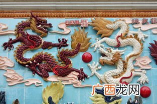双龙戏珠什么意思,双龙戏珠的戏是什么意思？