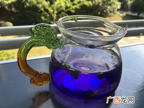 蓝色的食物有哪些,呃。那什么。为什么日常饮食中很少看到蓝色系的食物呢？急急阿～~~`？