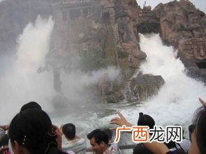 山洪暴发的意思是什么,山洪什么什么的词语？