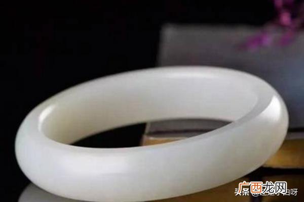 如何挑选玉手镯,怎么挑选玉手镯？