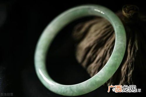 如何挑选玉手镯,怎么挑选玉手镯？