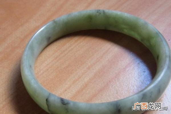 如何挑选玉手镯,怎么挑选玉手镯？