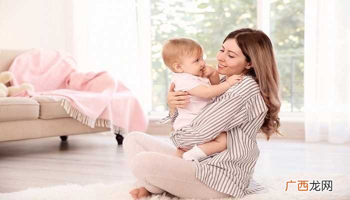 梦见抱小孩的梦境解析 梦见抱小孩是什么意思