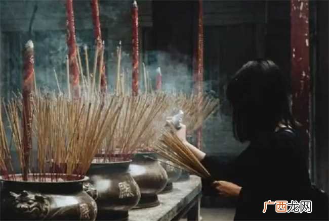 上香的时候不小心把香弄断了什么预兆