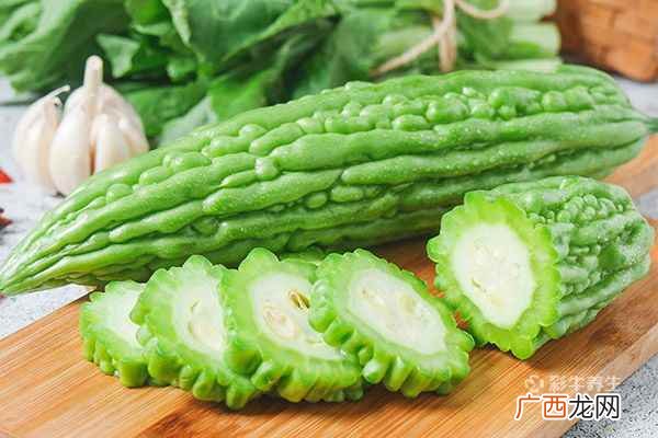 过滤后的苦瓜汁放入冰箱冷藏2小时后味道更佳 苦瓜的吃法