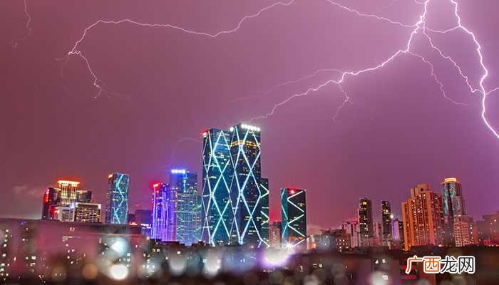梦见被雷劈死