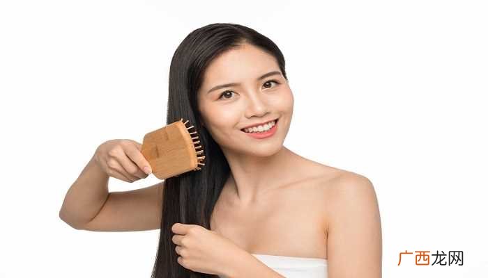 梦见别人给自己梳头的梦境解析