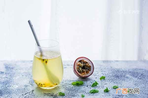 百香果泡水喝有什么好处