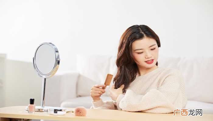梦见别人给我梳头发的梦境解析