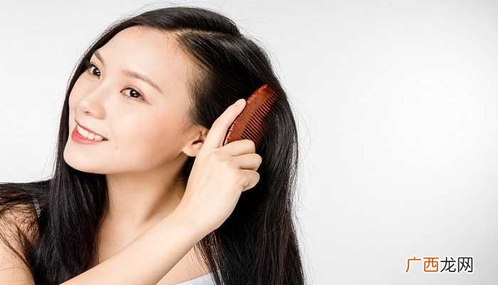梦见自己梳头发