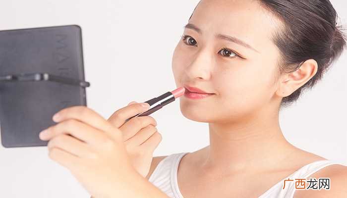 梦见涂口红是什么意思