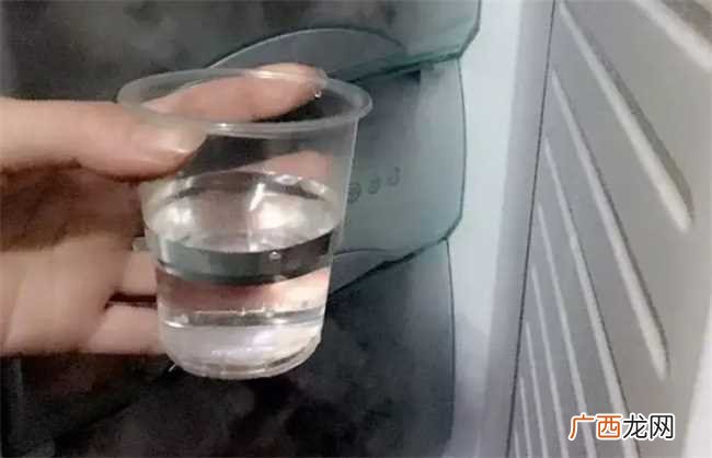 热开水可以放冰箱冷冻吗 烧开的水可以放冰箱冷冻吗
