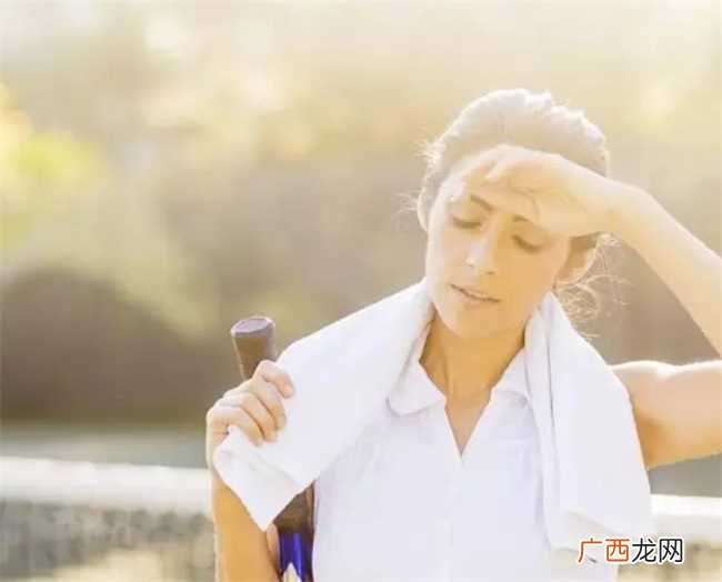 三伏天晒后背的排寒反应 三伏天晒背后的排病反应