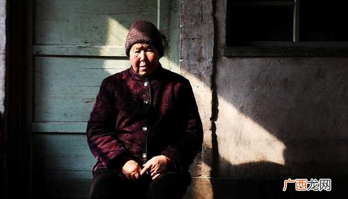 不同人梦见外婆去世自己大哭的梦境解析