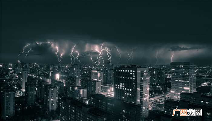 梦见突然下大雨是什么意思