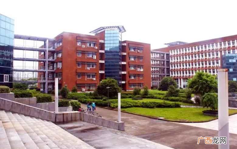 中国教育部投诉电话可以拨打114查询 学校最怕什么举报电话