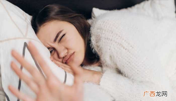 不同的女人梦见敲门声惊醒的心理学解析