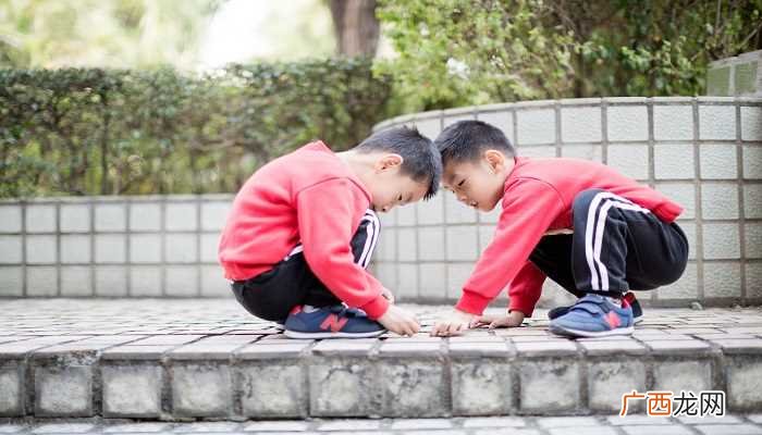 梦见自己生了双胞胎男孩