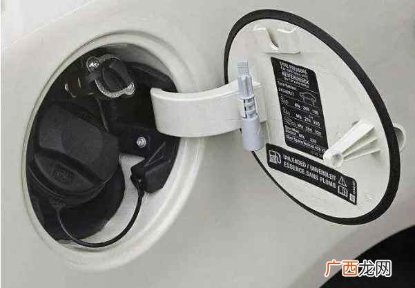 汽车加油盖打开方式机械钥匙打开 卡罗拉油箱多少升