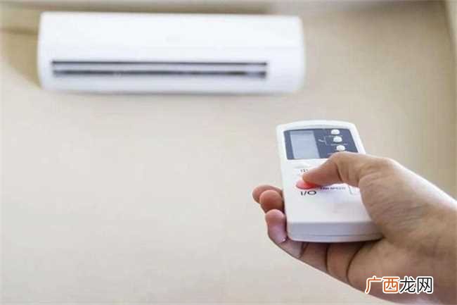 夏天空调往上吹好还是往下吹好 夏季空调风往上还是往下吹效果好