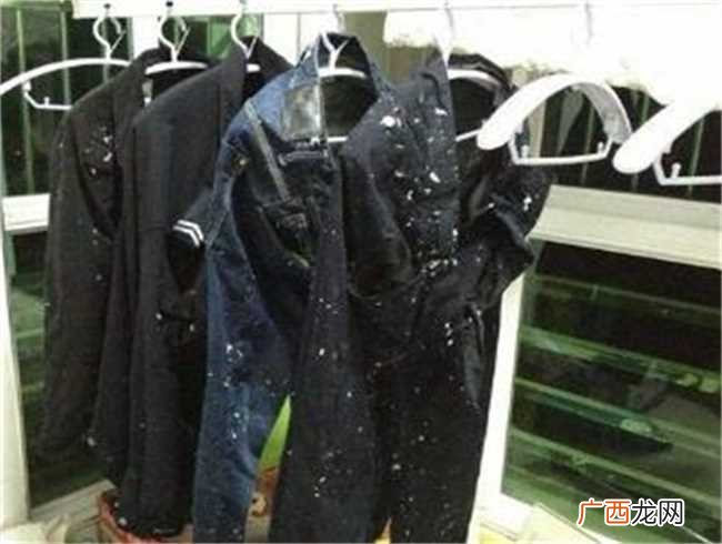 洗衣服时不小心把纸巾一起洗了怎么去除碎纸屑