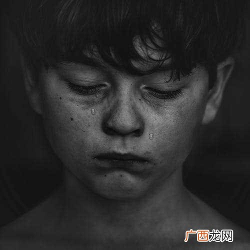 女人梦见眼睛睁不开什么意思