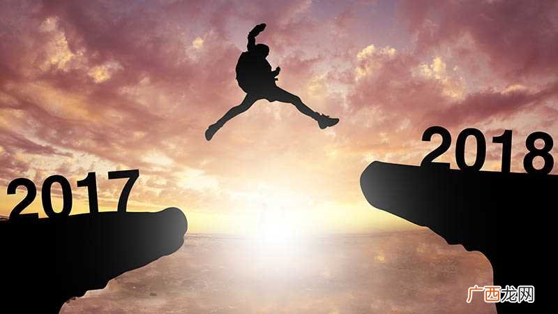 梦见从高处往下跳是什么意思 女人梦见从高处往下跳是什么意思