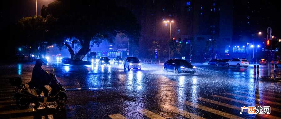 男人梦见下冰雹:预示梦者事业和工作上将会做的不顺心 梦见下冰雹是什么意思