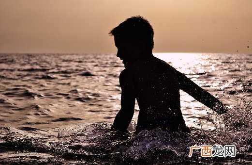 梦见自己游泳是什么意思