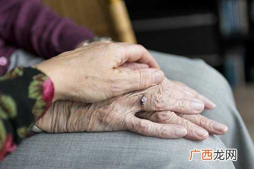 梦见死去的母亲是什么意思