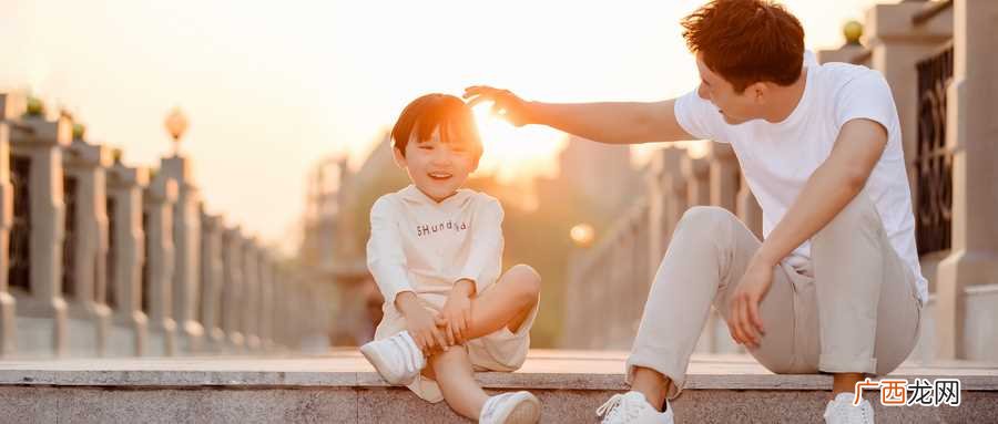 梦见活着的父亲去世又活了是什么意思 梦见健在父亲去世又活是什么意思