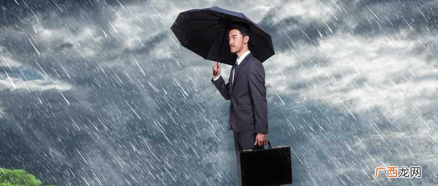 梦见下大雨自己被淋湿是什么意思