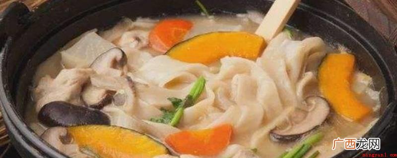 煮面食,面汤的别名,用面粉揉成绳状或团状切割的糕点 馎饦是什么食物