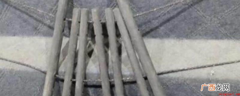 夹刑,又叫刑,是古时候对犯人应用的一种酷刑 夹刑是夹哪里