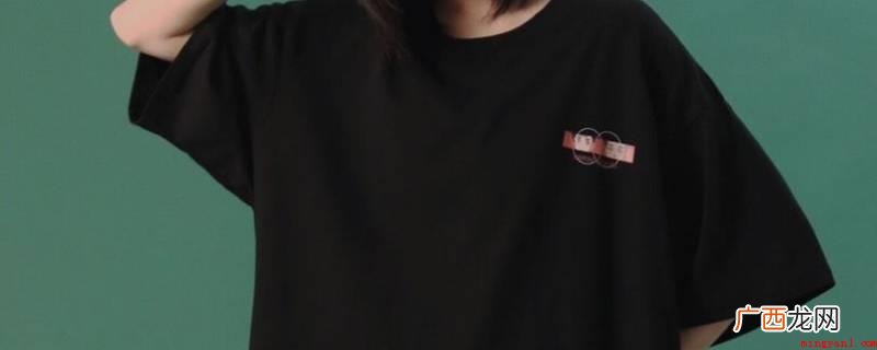 黑衣服非常容易粘毛 为什么黑色衣服容易粘毛