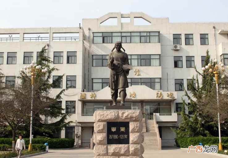 北京服装学院通常被认为是二本大学或本科大学 北京服装学院属于几本