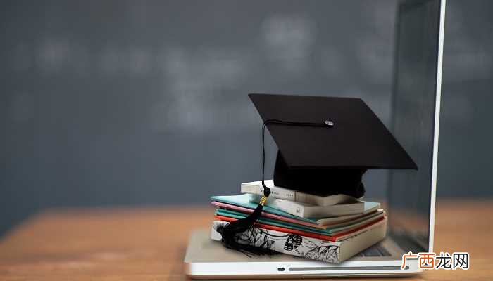 博士帽拨穗是大学生毕业授学位时的一种礼节 博士帽拨穗是什么意思