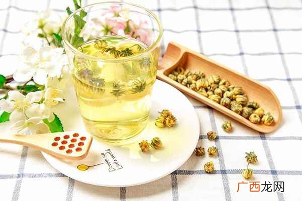 决明子和菊花泡水喝的功效