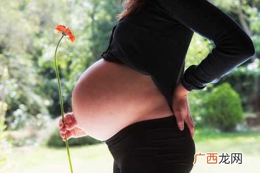 孕妇梦见自己站着洗澡什么意思