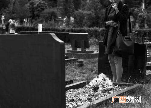 梦见坟墓什么意思