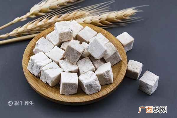 茯苓泡水喝的功效与作用 茯苓泡水喝的方法