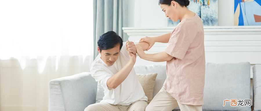 女性梦见自己打情敌什么意思